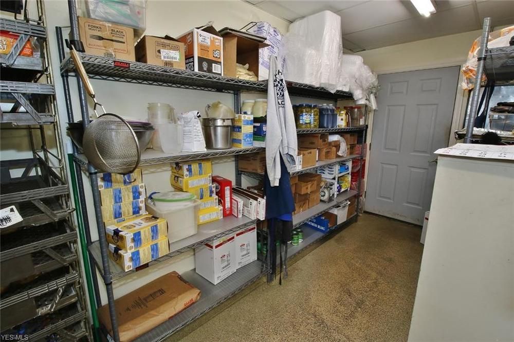 Peachs Place : 121 E Main St, Crooksville, OH 43731
